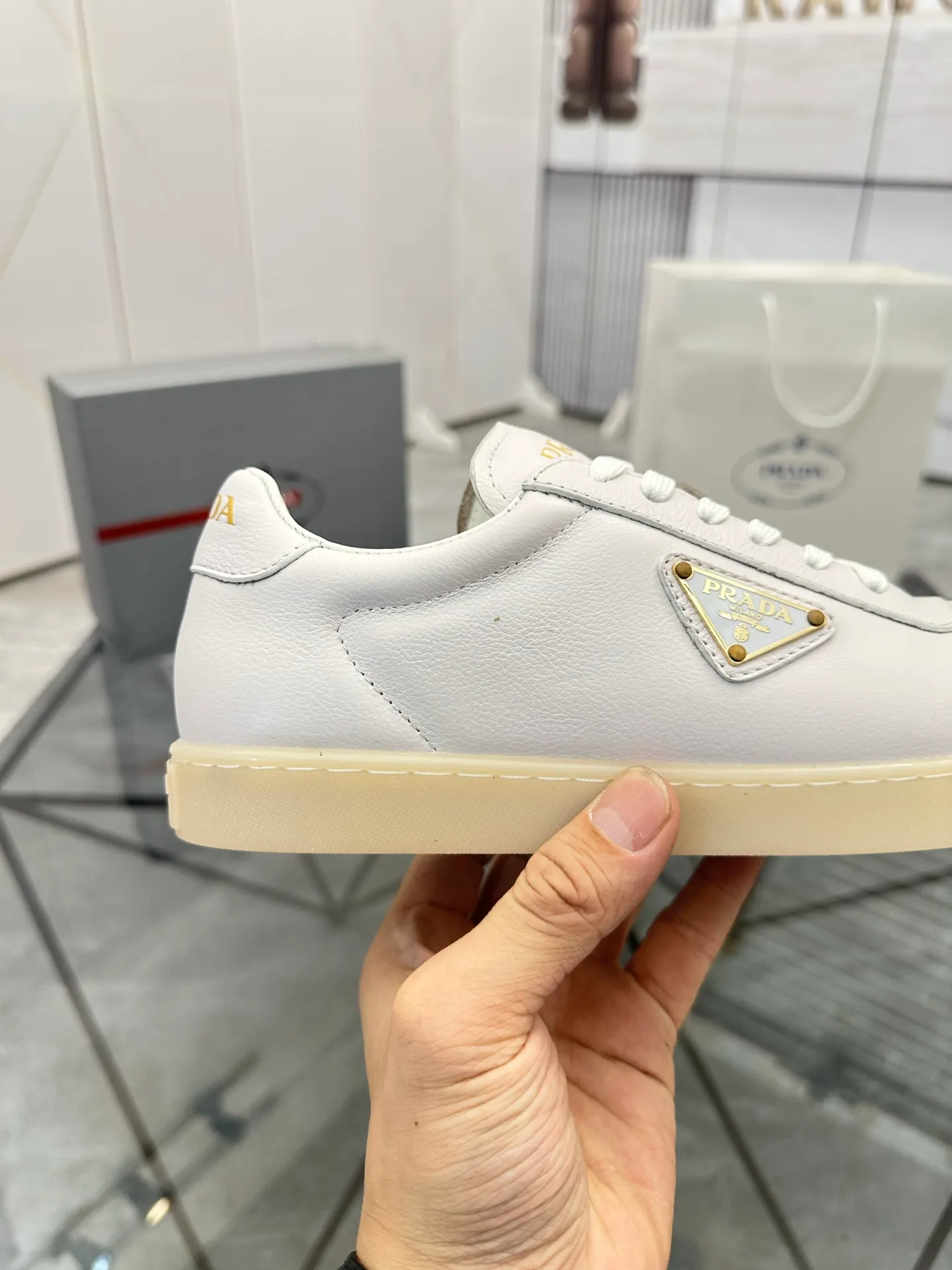 Men's shoes for sale 💰: 💰P540¥ High-end top quality Product trademark: Prada *"Prada*" low-top casual shoes Regular size: 38-45 (can be customized to 46) Product materials: imported first-layer cowhide for the upper, water-dyed cowhide lining, cowhide feet, original outsole. No.: 001